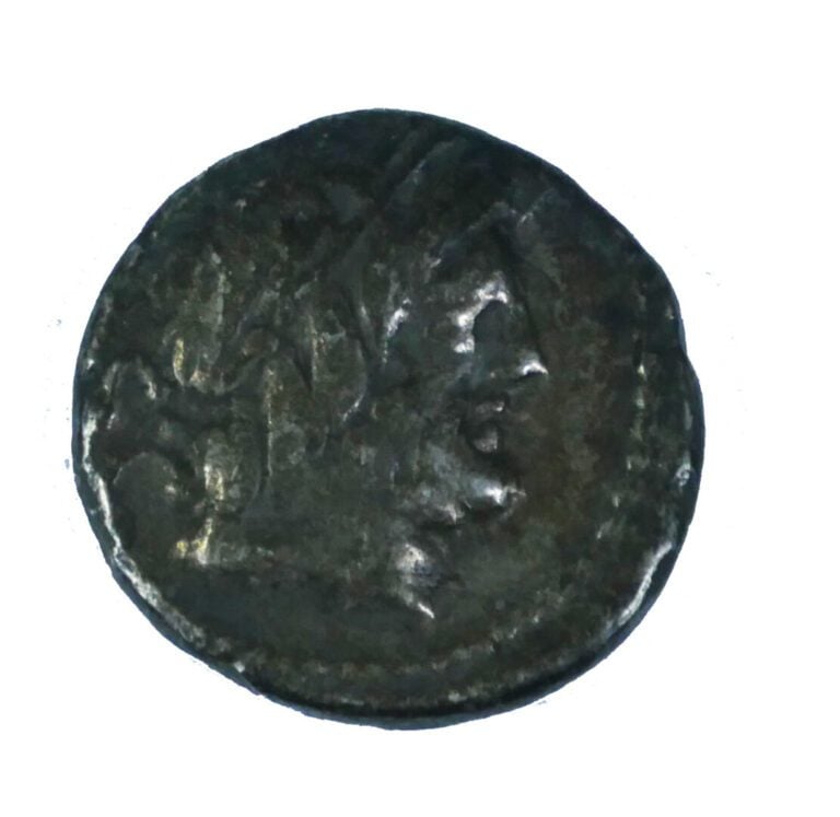 * Rome - Procilia (80 avant J.C) - Denier - A : Tête de Jupiter à droite - R :…