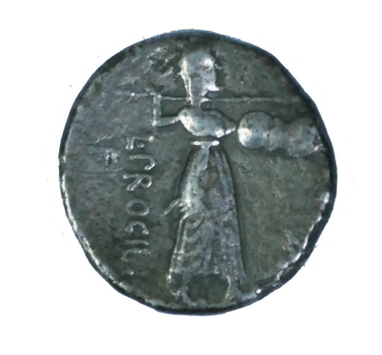 * Rome - Procilia (80 avant J.C) - Denier - A : Tête de Jupiter à droite - R :…