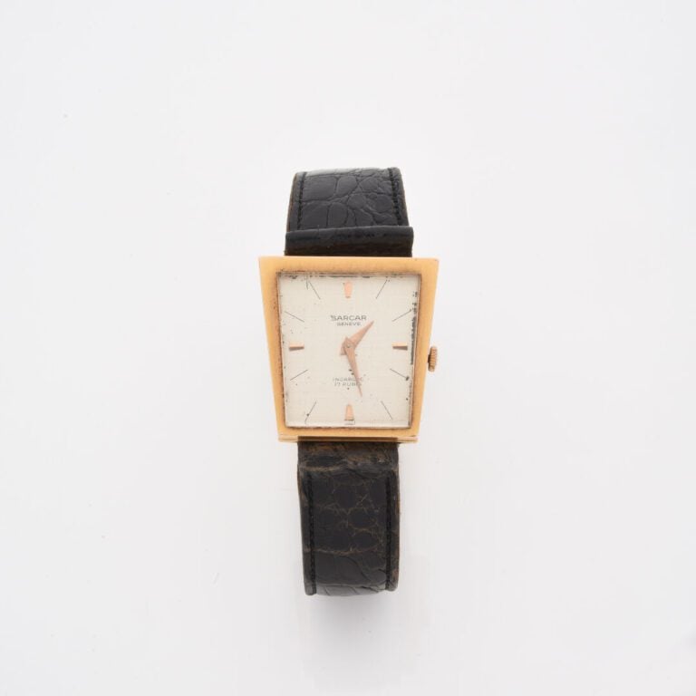 SARCAR, Genève - Montre bracelet d'homme, boîtier en or jaune (750) de forme év…
