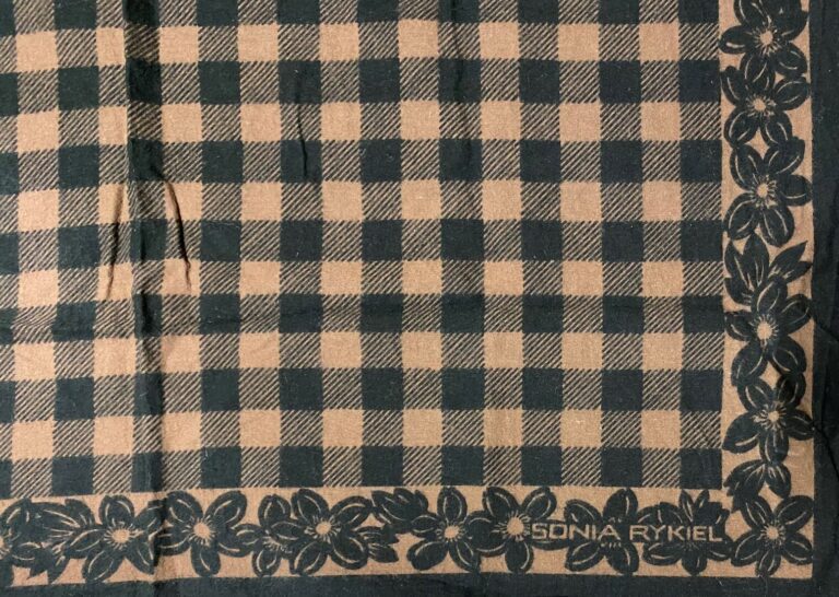 Sonia RYKIEL - Lot de deux foulards en coton à décor imprimé de motifs géométri…