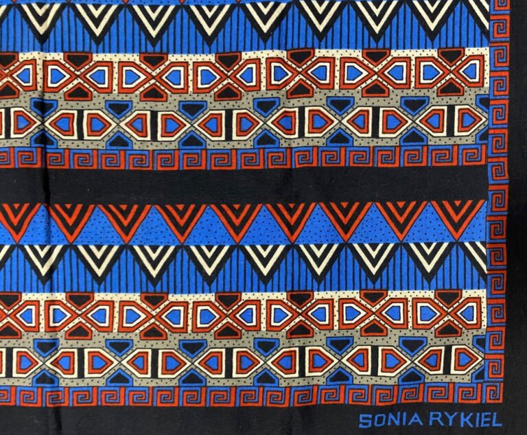 Sonia RYKIEL - Lot de deux foulards en coton à décor imprimé de motifs géométri…