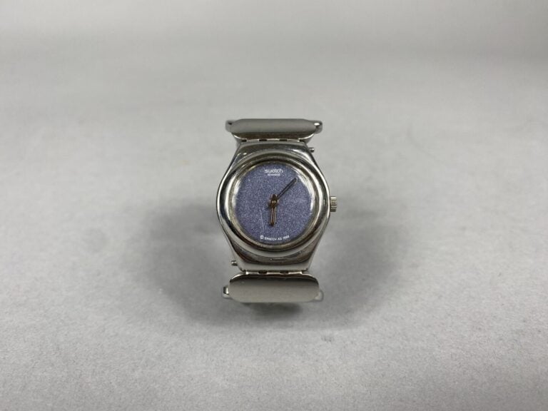 SWATCH - Montre bracelet de dame en acier à bracelet manchette - On joint une p…
