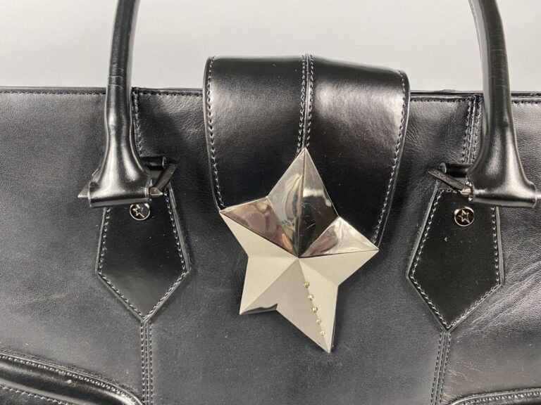 THIERRY MUGLER - Sac en cuir et box noir - Fermoir en forme d'étoile - (petites…