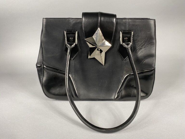 THIERRY MUGLER - Sac en cuir et box noir - Fermoir en forme d'étoile - (petites…
