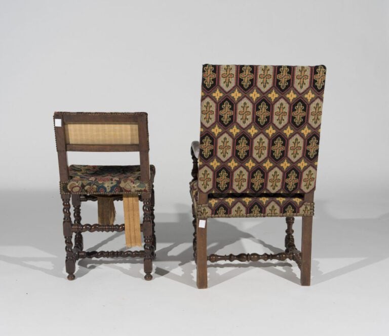 1 chaise et 1 fauteuil en bois naturel tournés en balustre ou en chapelet. - XV…