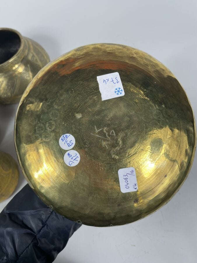 4 métaux du Levant à décor gravé de calligraphies et de motifs végétaux - Levan…