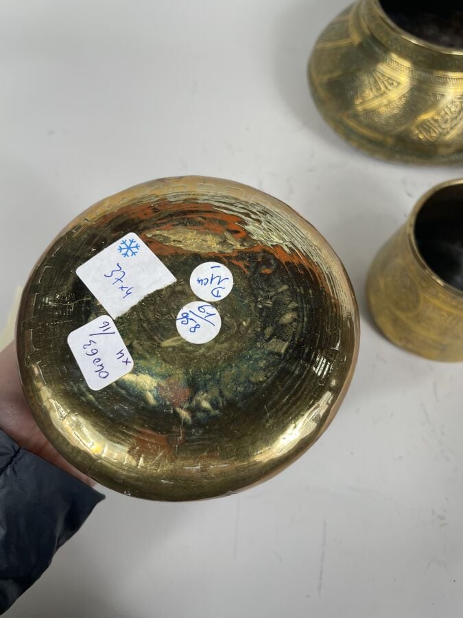 4 métaux du Levant à décor gravé de calligraphies et de motifs végétaux - Levan…