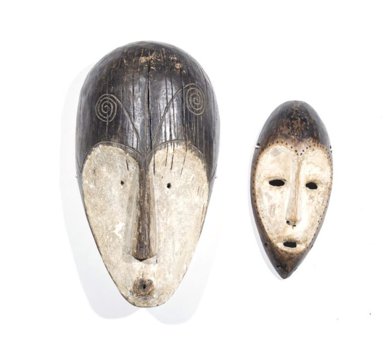 Afrique. Deux masques décoratifs (Hauteur : 36 et 25 cm)