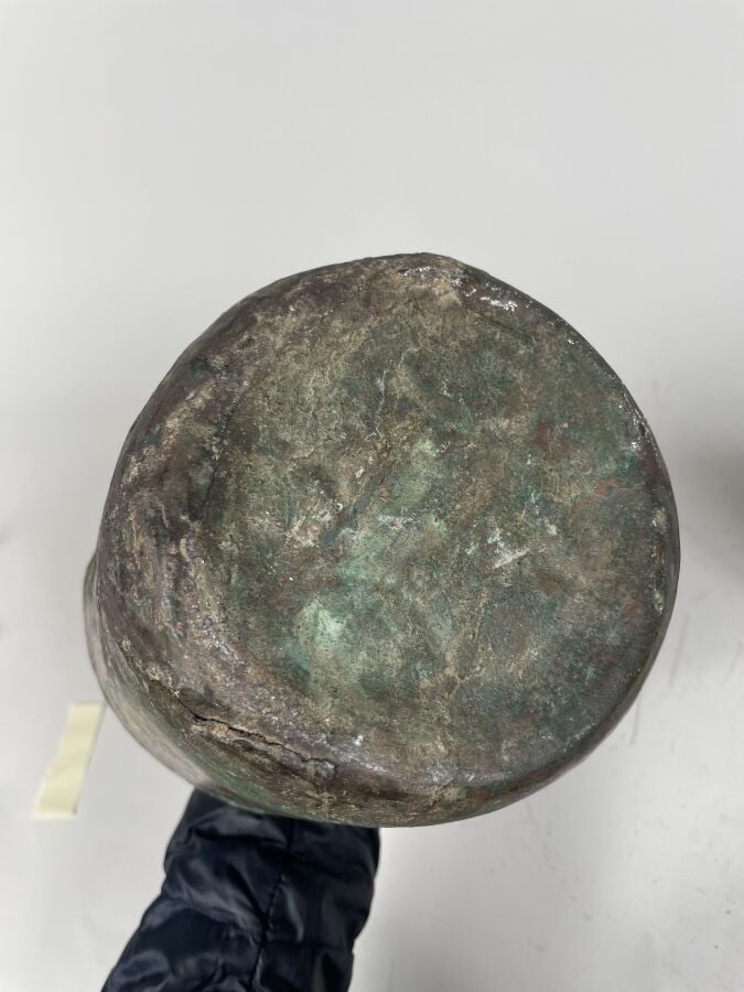 Aiguière en bronze Seldjoukide ; la panse gravée d'animaux et personnages styli…