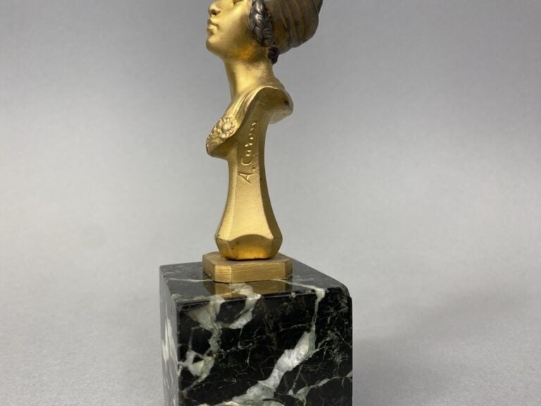 Alexandre Auguste CARON (1857-1932) - Buste de jeune femme au turban en bronze…