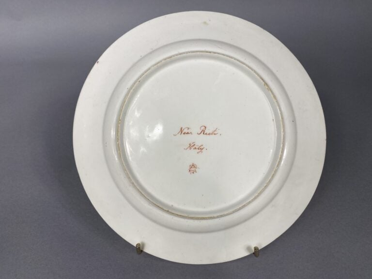 ALLEMAGNE ? - Paire d'assiettes en porcelaine polychrome à décor en plein d'une…