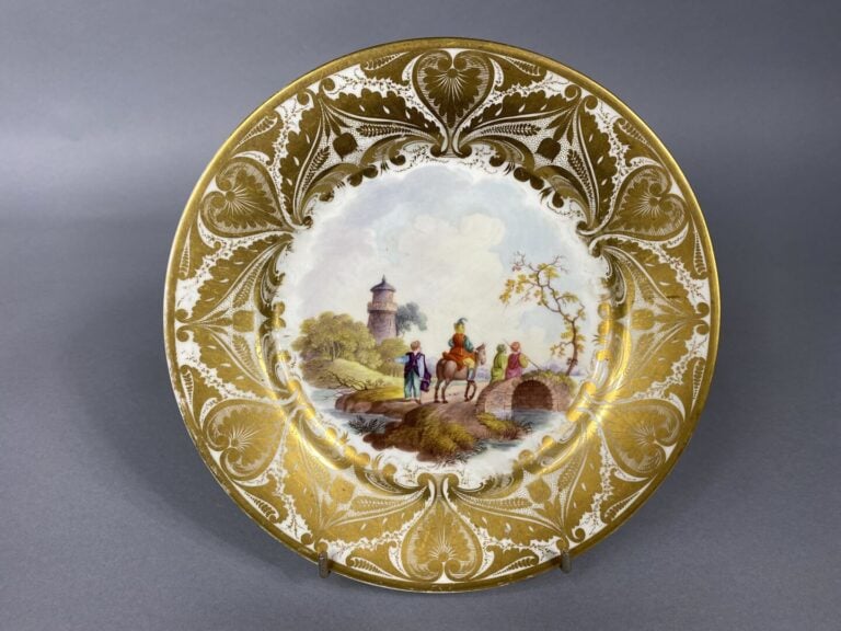 ALLEMAGNE ? - Paire d'assiettes en porcelaine polychrome à décor en plein d'une…