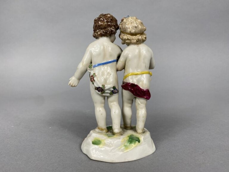 ALLEMAGNE - Salière double en porcelaine émaillée prolychrome ornée d'une femme…