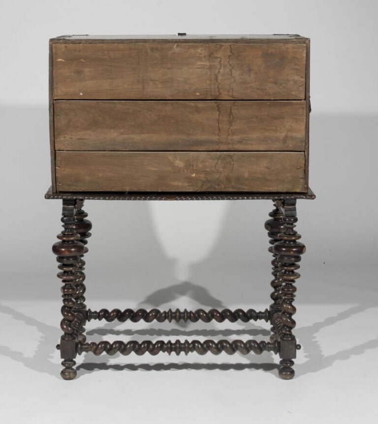 Barguegno rectangulaire en bois et os ? à abattant ouvrant par 12 tiroirs et 2…