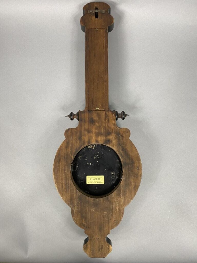 Baromètre en bois mouluré et sculpté - H : 62 cm