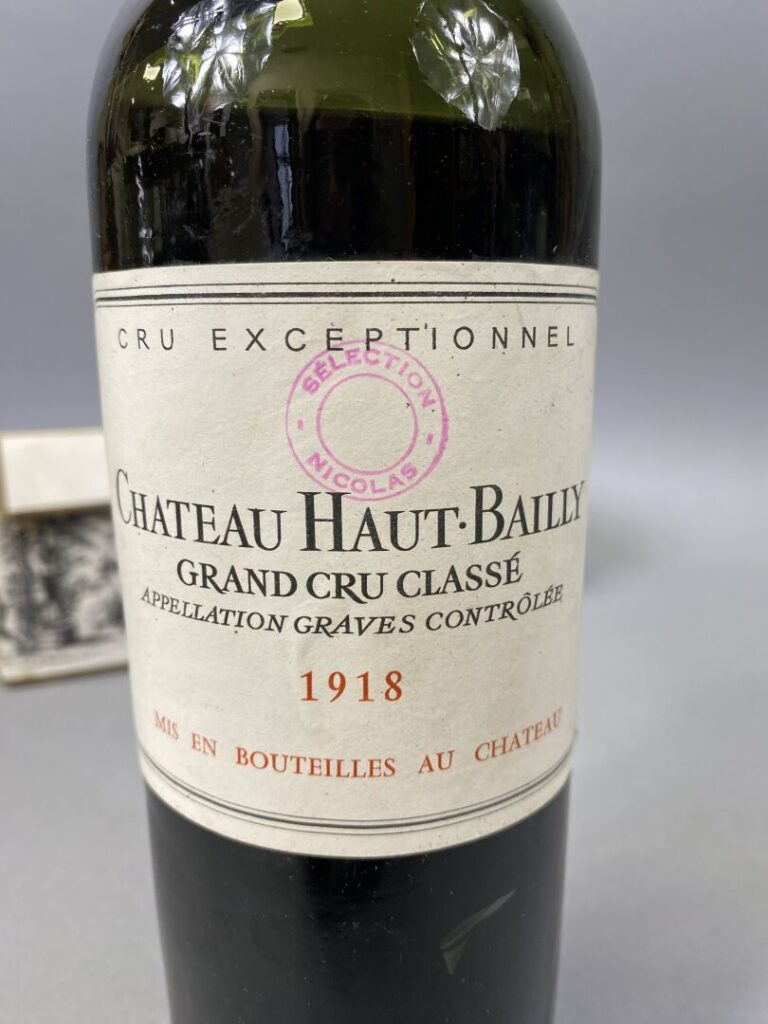 Château Haut-Bailly - Grand cru classé, une bouteille, 1918 - (en l'état)
