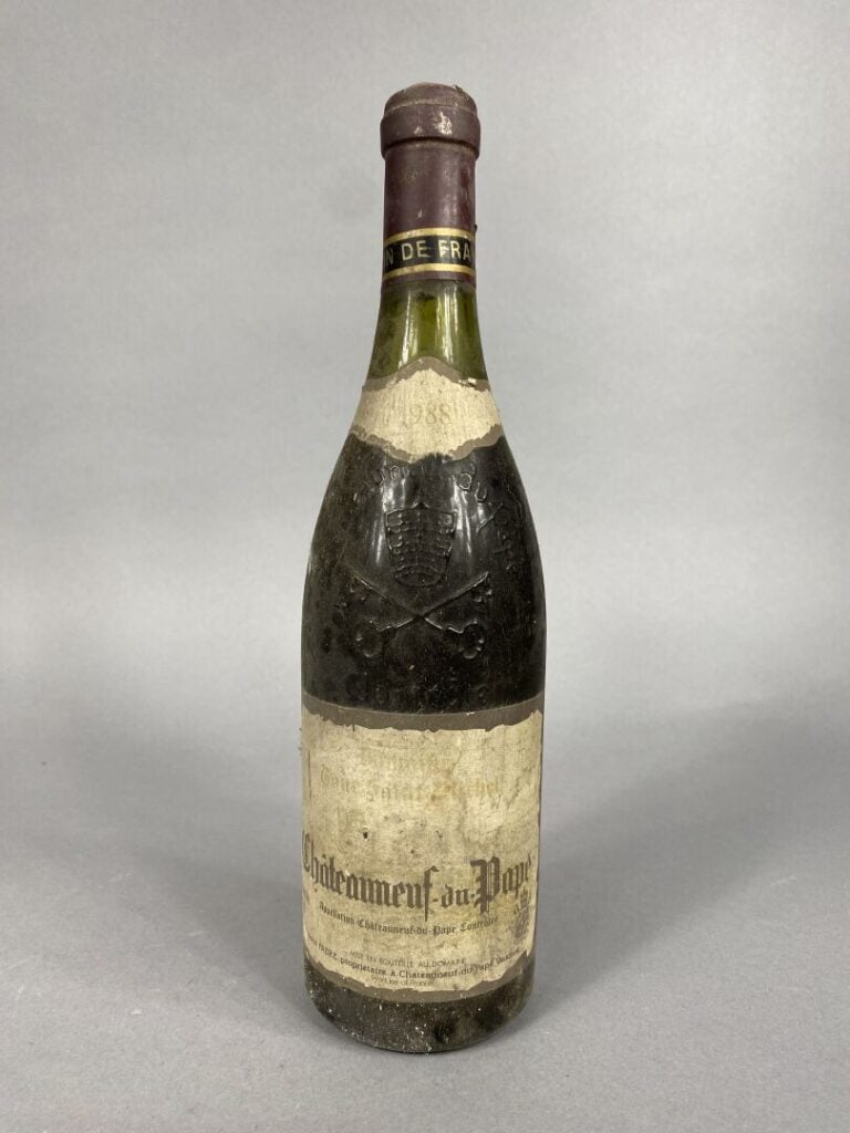 Châteauneuf-du-Pape - Une Bouteille, 1988 - (étiquette effacée, abimée, niveau…