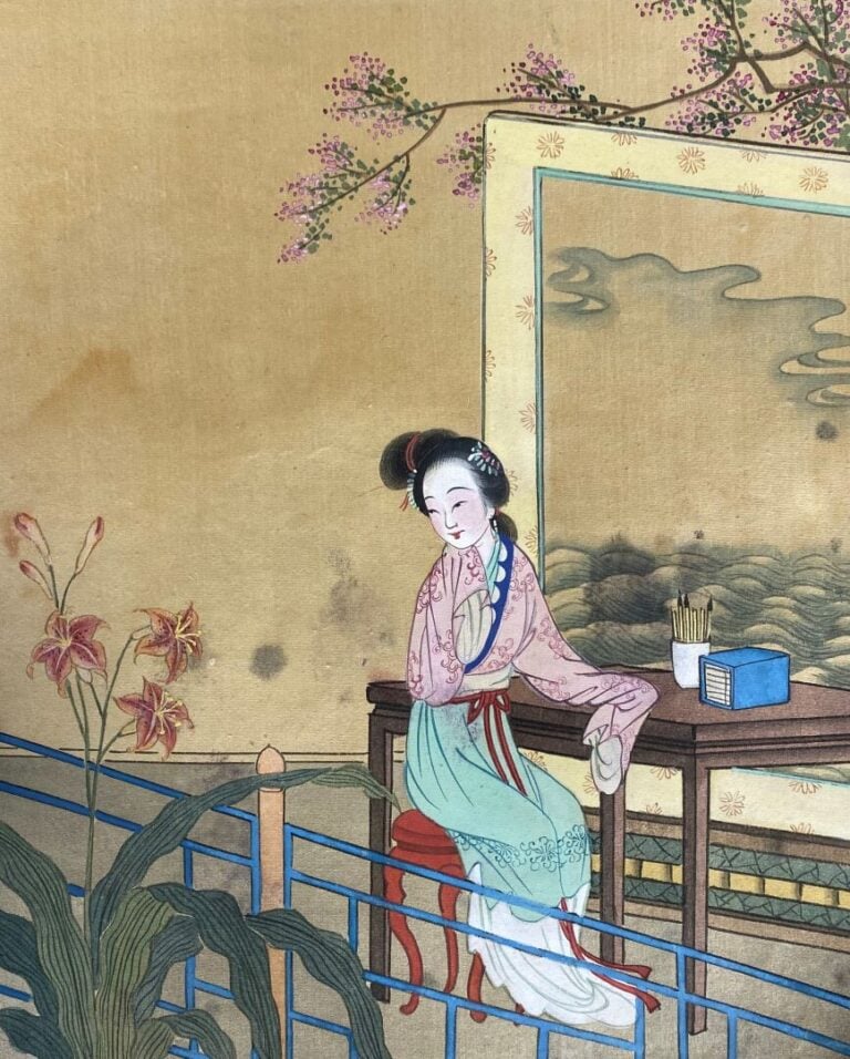 Chine - Ensemble de trois peintures sur soie représentant des jeunes femmes dan…