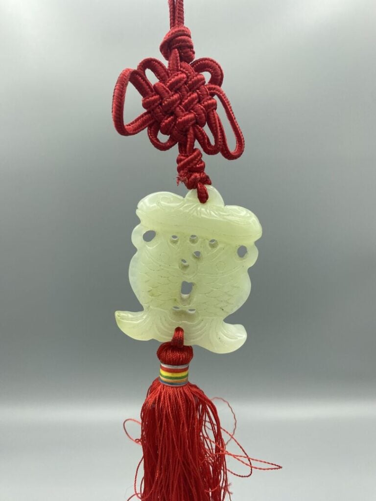 Chine - Sujet en bowenite sculpté figurant un double poissons, symbole bouddhiq…