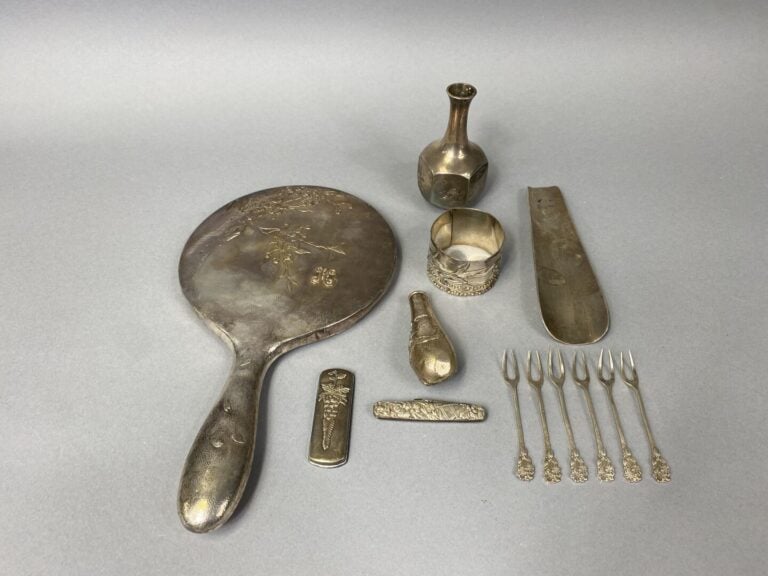 Chine/ Vietnam - Miroir de forme ronde en argent (800) à décor de cerisier en f…