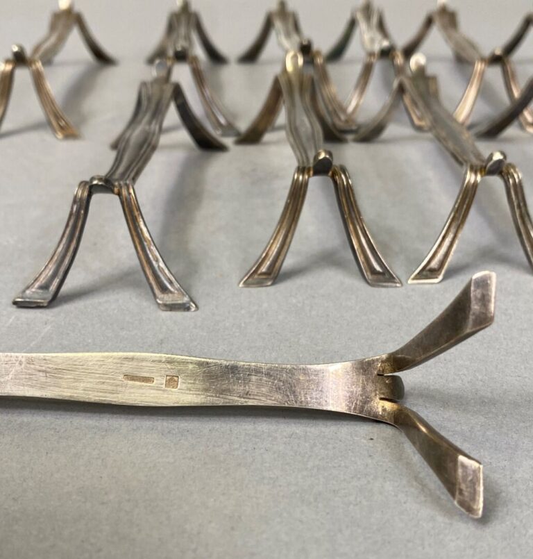 CHRISTOFLE - Ensemble de douze porte-couteaux en métal argenté Long : 9 cm
