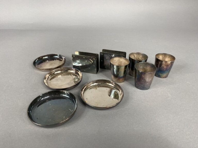 CHRISTOFLE - Ensemble de quatre verres à liqueur, quatre coupelles et deux étui…