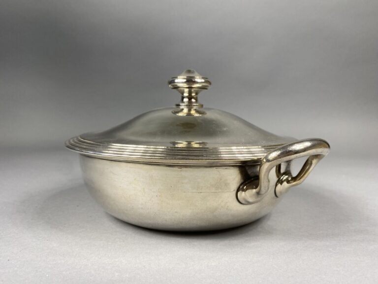 CHRISTOFLE - Soupière en métal argenté à décor de filets - H : 12.5 cm - Diam :…
