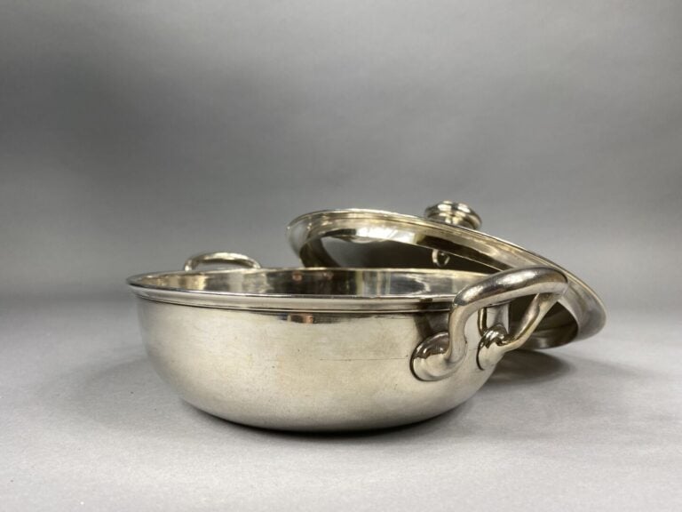 CHRISTOFLE - Soupière en métal argenté à décor de filets - H : 12.5 cm - Diam :…