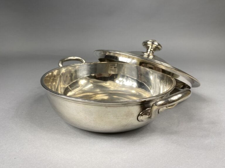 CHRISTOFLE - Soupière en métal argenté à décor de filets - H : 12.5 cm - Diam :…