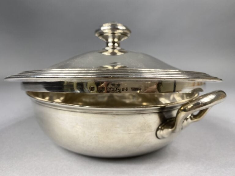 CHRISTOFLE - Soupière en métal argenté à décor de filets - H : 12.5 cm - Diam :…