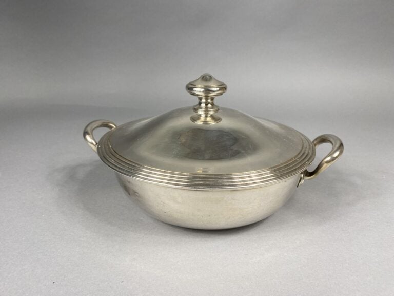 CHRISTOFLE - Soupière en métal argenté à décor de filets - H : 12.5 cm - Diam :…