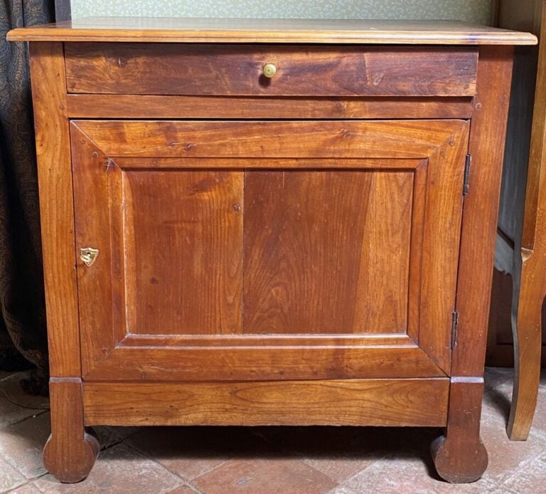 Confiturier du XIXe siècle en bois fruitier - 84 x 57 x 85 cm - On joint un pet…