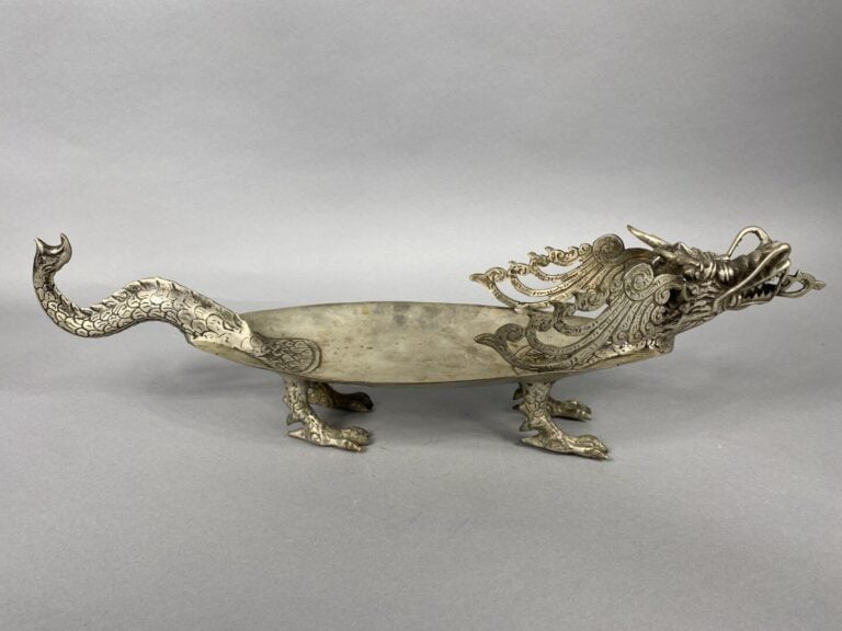 Coupe en alliage de métal en forme de dragon représenté la gueule ouverte - H :…