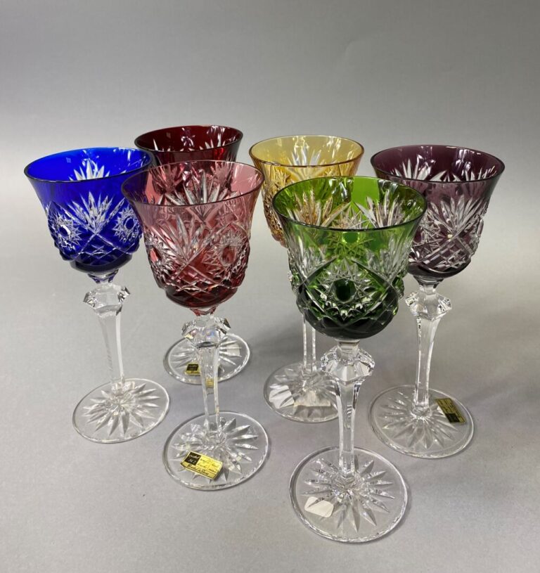 Cristal de Paris - Service de six verres à pied en cristal taillé coloré - H :…