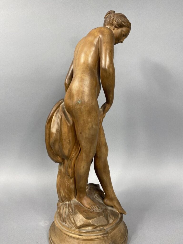 D'après Etienne Maurice FALCONET (1716-1791) - Baigneuse - Sujet en terre cuite…
