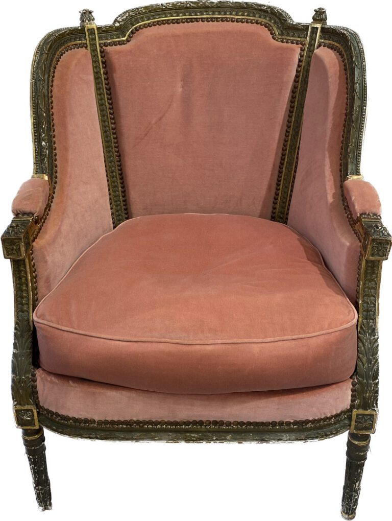 Deux bergères de style Louis XVI, un fauteuil cabriolet de style Louis XV et un…