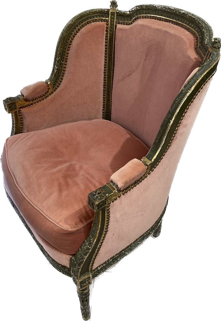 Deux bergères de style Louis XVI, un fauteuil cabriolet de style Louis XV et un…