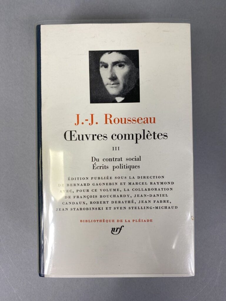 Deux volumes de la Bibliothèque de La Pléiade : - -Eugène IONESCO, Théâtre comp…