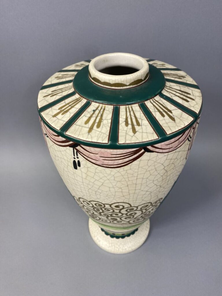 DIAZ (XXe siècle) à ORCHIES - Vase balustre à petit col en faïence émaillée et…