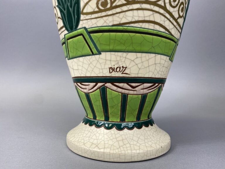DIAZ (XXe siècle) à ORCHIES - Vase balustre à petit col en faïence émaillée et…