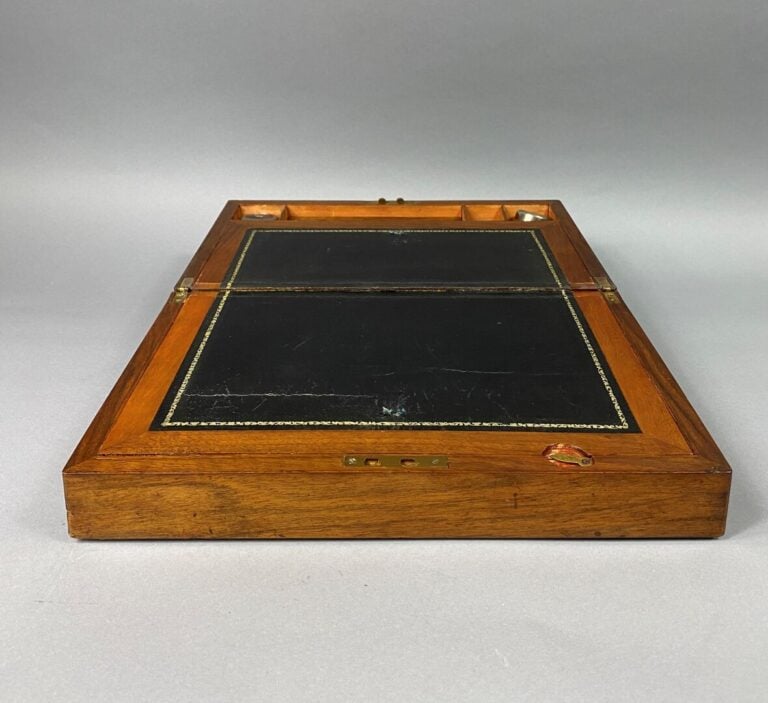 Ecritoire en bois de placage incrusté de laiton - 15 x 35 x 22 cm - (fentes, ra…