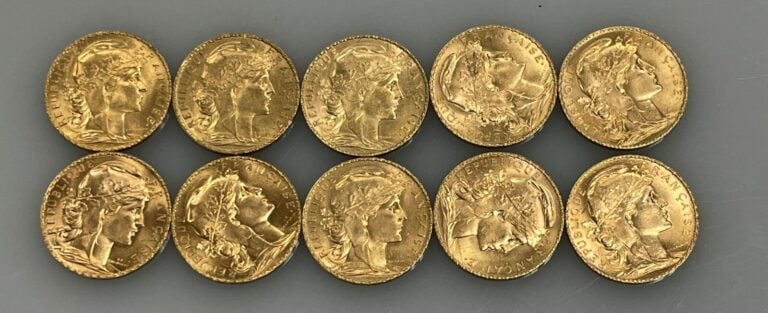 Ensemble comprenant 10 pièces de 20 francs or (900‰) de type "Marianne-Coq" - -…