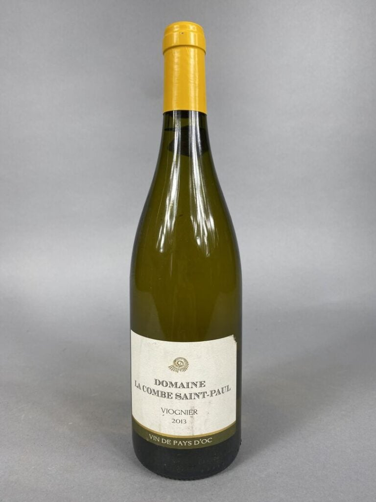 Ensemble de cinq bouteilles comprenant : - - Bourgogne Aligoté, deux bouteilles…