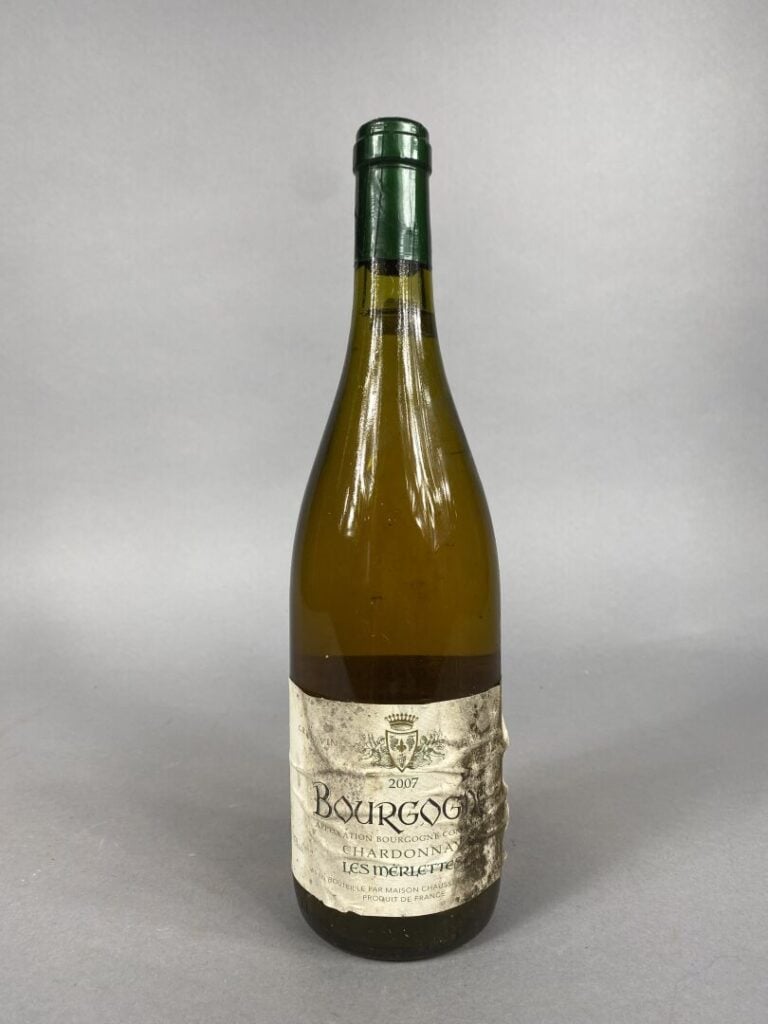 Ensemble de cinq bouteilles comprenant : - - Chassagne Montrachet, E. Delagrang…