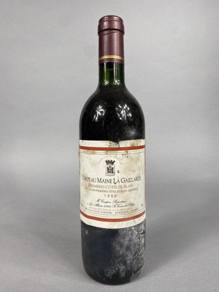 Ensemble de cinq bouteilles comprenant : - - Château Bellevue, Montagne Saint E…