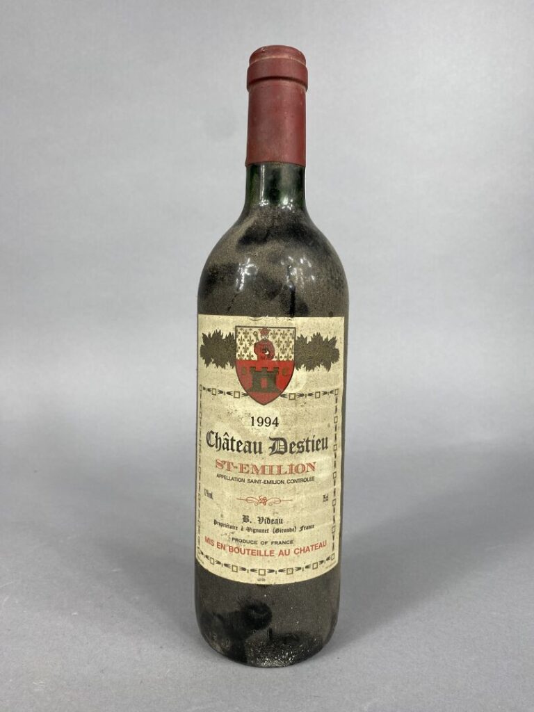 Ensemble de cinq bouteilles comprenant : - - Château Les Renardières, 1999 - -…