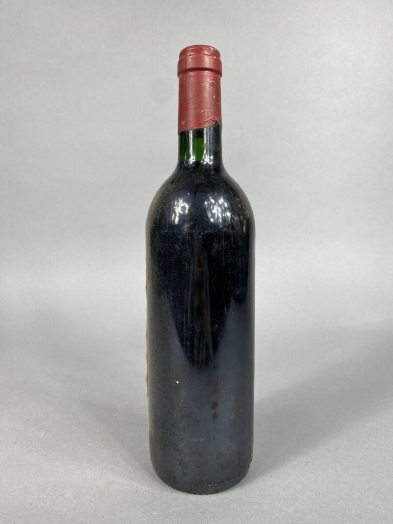 Ensemble de cinq bouteilles comprenant : - - Château Les Renardières, 1999 - -…