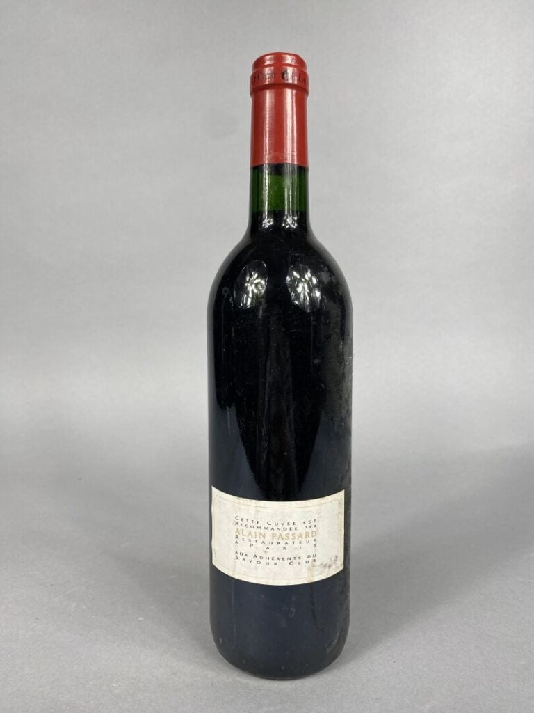 Ensemble de cinq bouteilles comprenant : - - Château Les Renardières, 1999 - -…