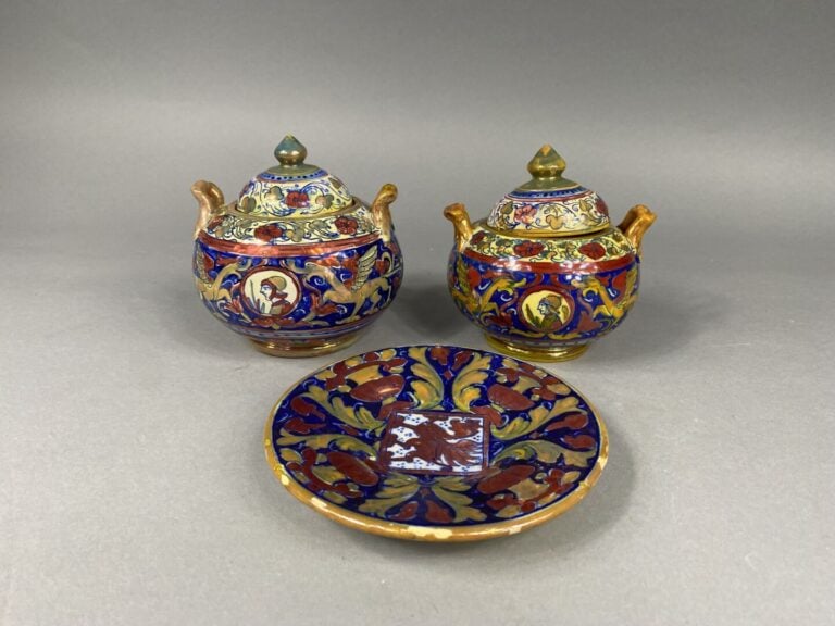 Ensemble de quatorze tasses et quinze sous-tasses dans le goût des faïences lus…