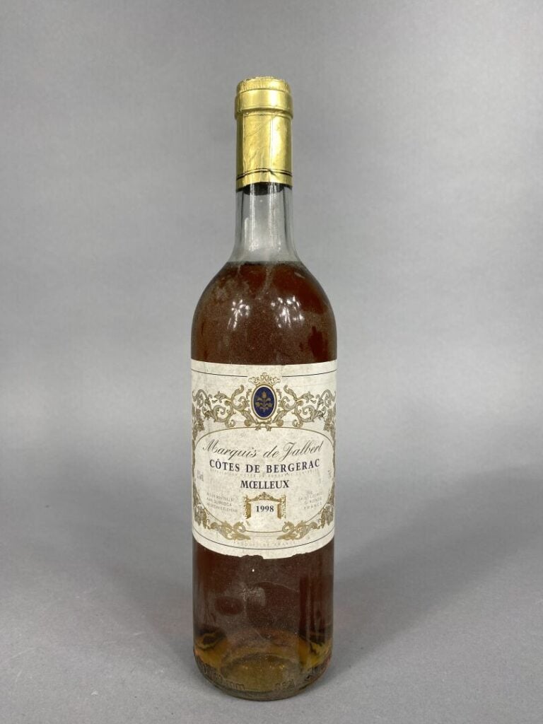 Ensemble de quatre bouteilles comprenant : - - Château Saint-Jean, Sainte Croix…